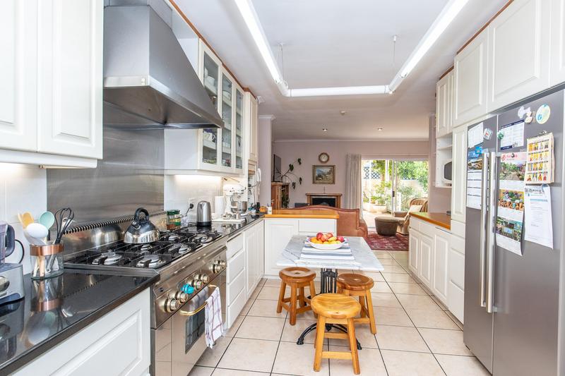 5 Bedroom Property for Sale in Constantia Western Cape